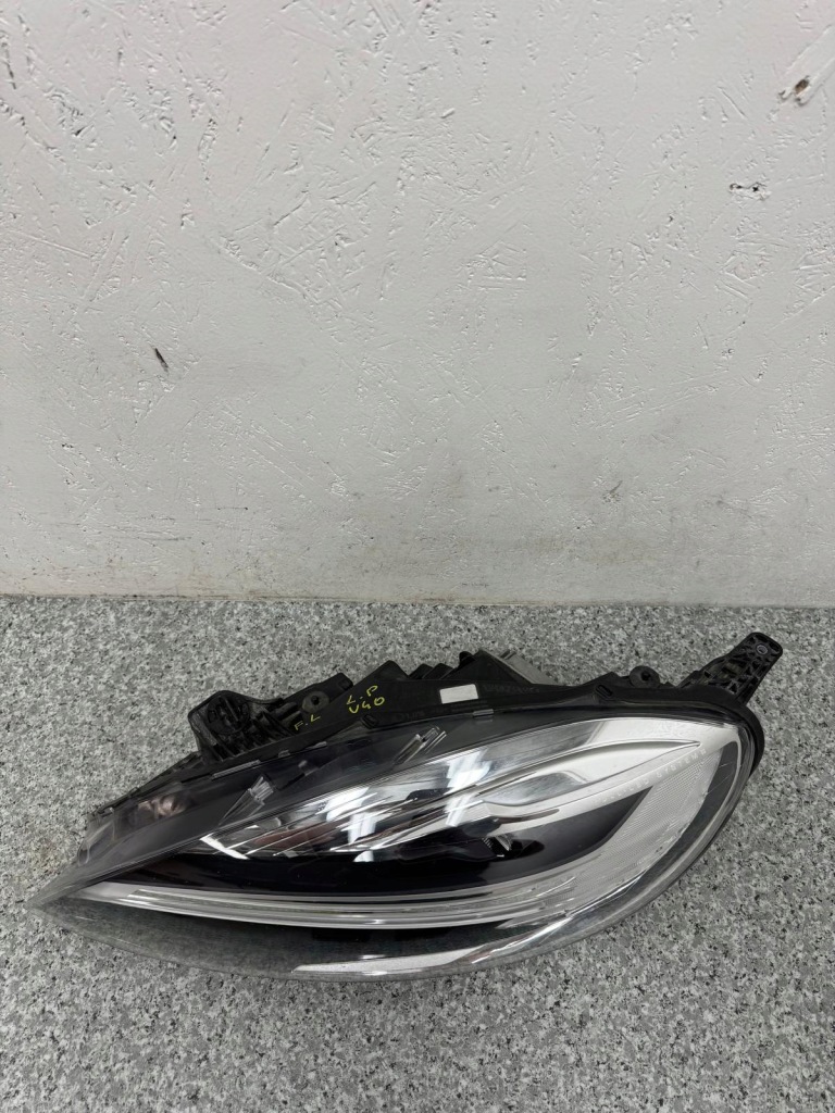Купити Фара лівий перед full led volvo v40 2 2012-2018r 31677020 рестайлінг