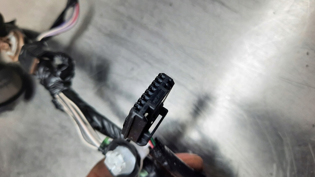 фото №5, Жгут дверь правый задняя 82153 02 f30 toyota corolla e21 sedan