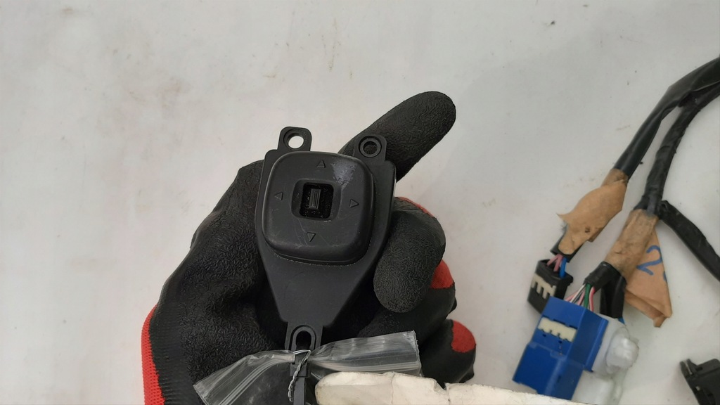 фото №8, Кнопка перемикач дзеркало регулювання mazda 3