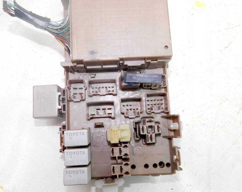 фото №10, Toyota corolla ts e12 05r 1.8 192km коробка запобіжників 82641-02040