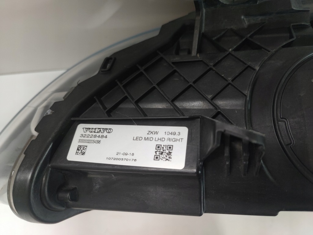 Купити Фара передня правий правий перед full led volvo v40 2 рестайлінг  32228484