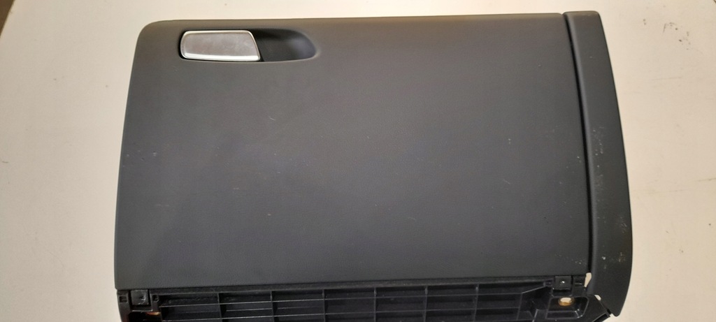 фото №1, Audi a4 b8 бардачок пассажира europa 8k1857035