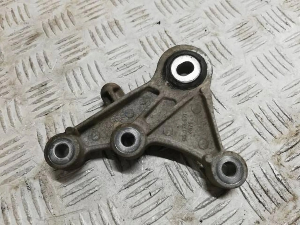 фото №1, Opel karl кронштейн кронштейн коробки 95174571