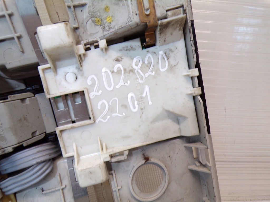 Лампа обшивки стелі перемикач люк mercedes w202 2028202201 в Україні