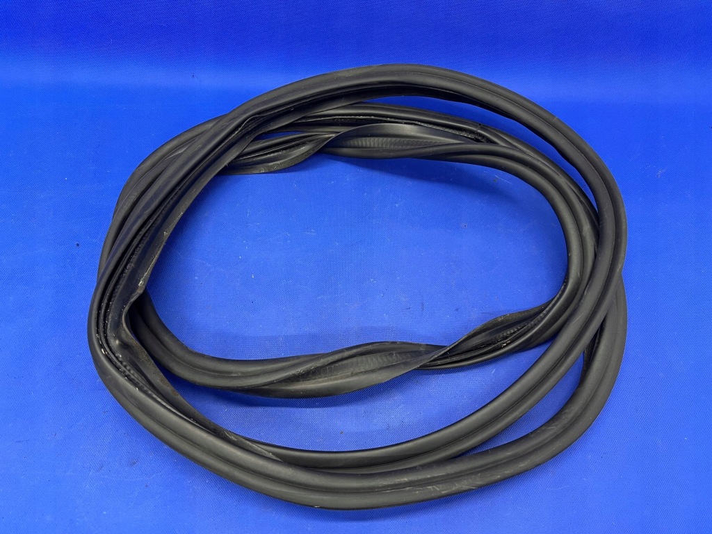 фото №1, Audi a7 c7 прокладка крышки багажника 4g8827705a