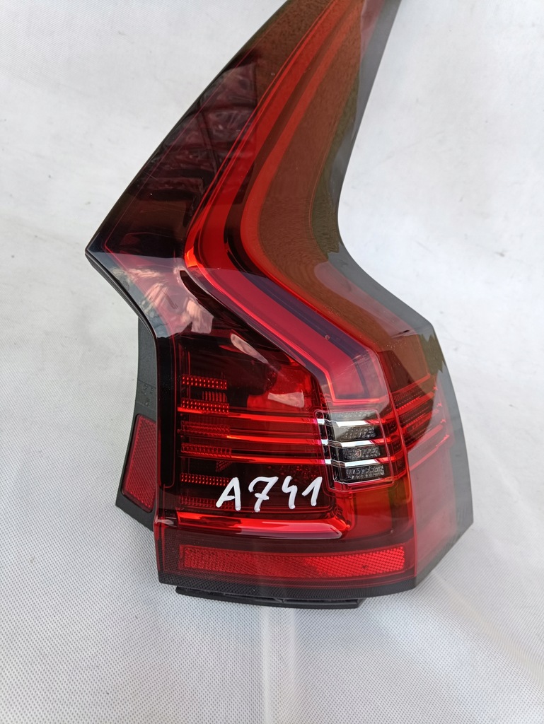 фото №2, Правая лампа фара задняя led volvo v90 ii lift