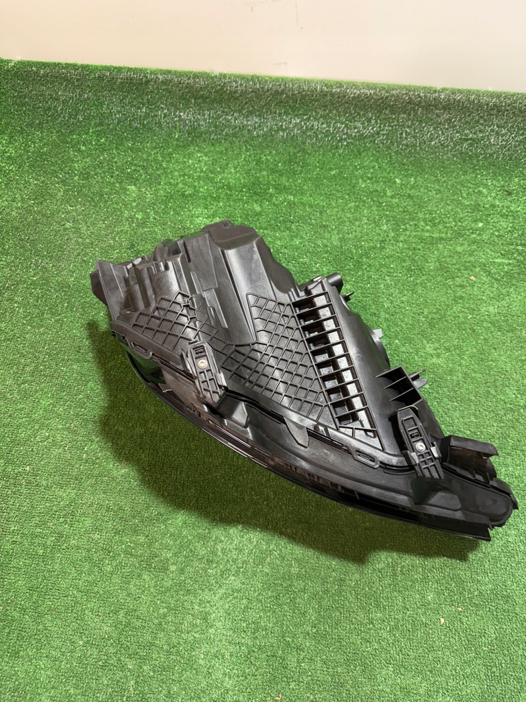 фото №9, Передняя левая лампа polestar ii pixel bdb