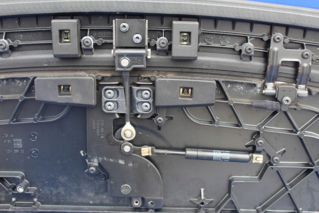 Полка задняя защита крыша czarna оригинальный номер mercedes sl r230 w230 sl350 sl500 Цена