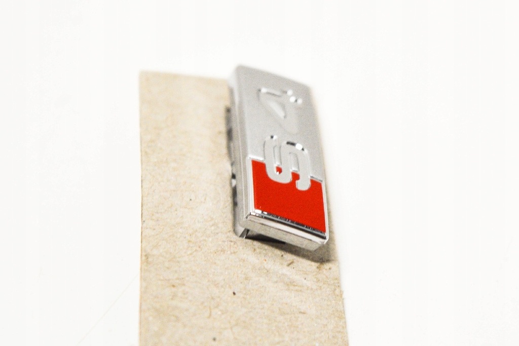 фото №8, Audi a4 b8 воздуховод s4 эмблема 8k0419685 nowa оригинальная