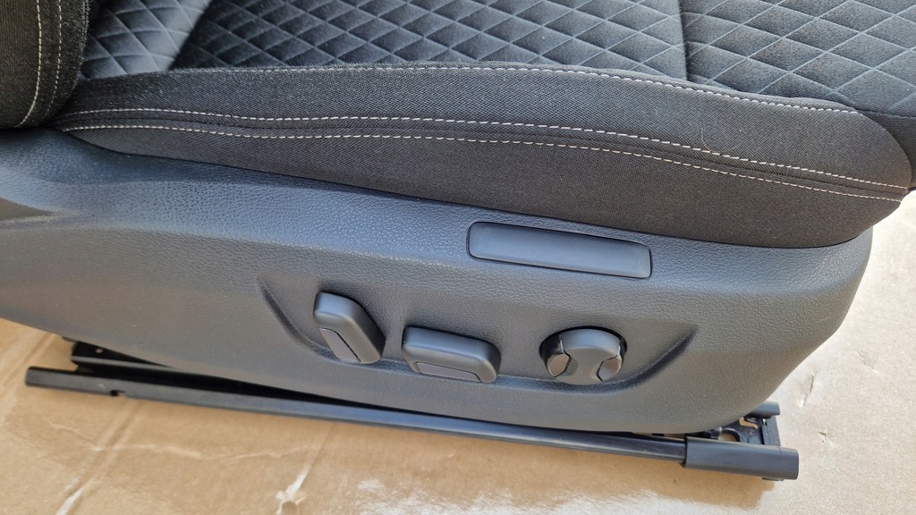 фото №8, Сиденья заднее сиденье skoda superb iii sedan электрика full śliczne