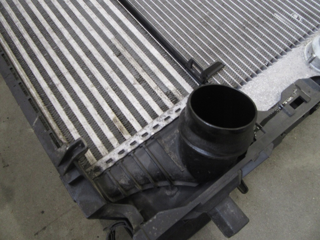 Радіатор інтеркулер корпус bmw f01 f02 f06 f10 f11 f13 n57 автоматична коробка передач 313km Оригінал