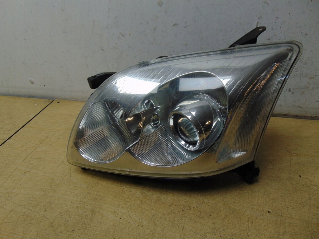 фото №4, Лампа левая перед toyota avensis t25 europa