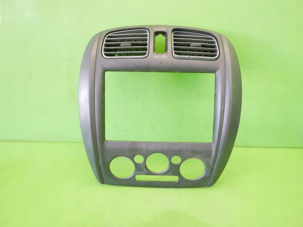 фото №1, Рамка защита радио панели решётки mazda 323f bj 00-