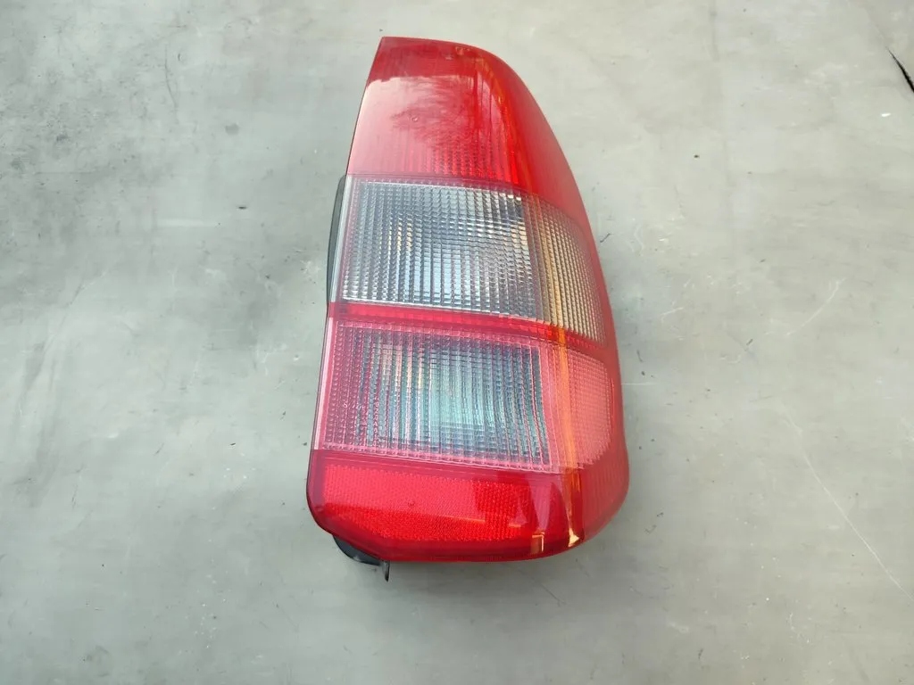 фото №1, Лампа вкладыш задняя правая mitsubishi space star 2000