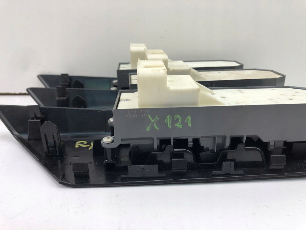 фото №8, Toyota rav4 iv перемикач скло лівий перед 74232-42180