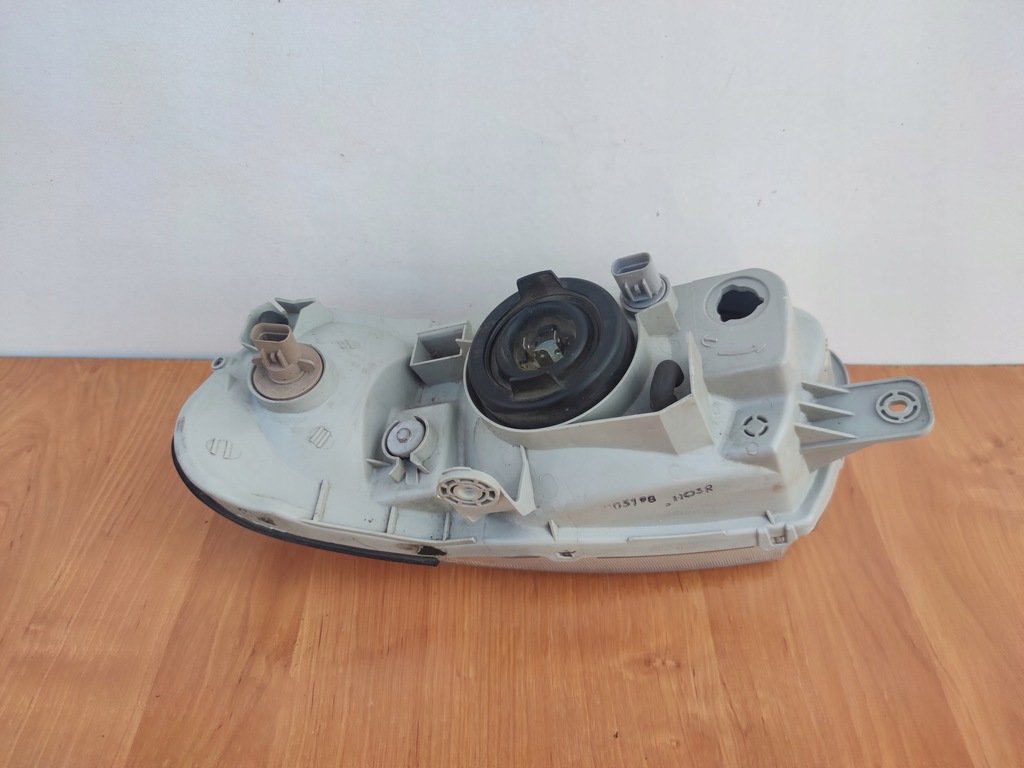 фото №2, Hyundai accent 99-03r права лампа перед фара