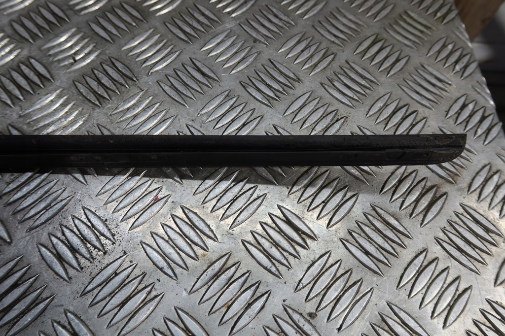 фото №10, Молдинг скло лобове права audi a4 b8