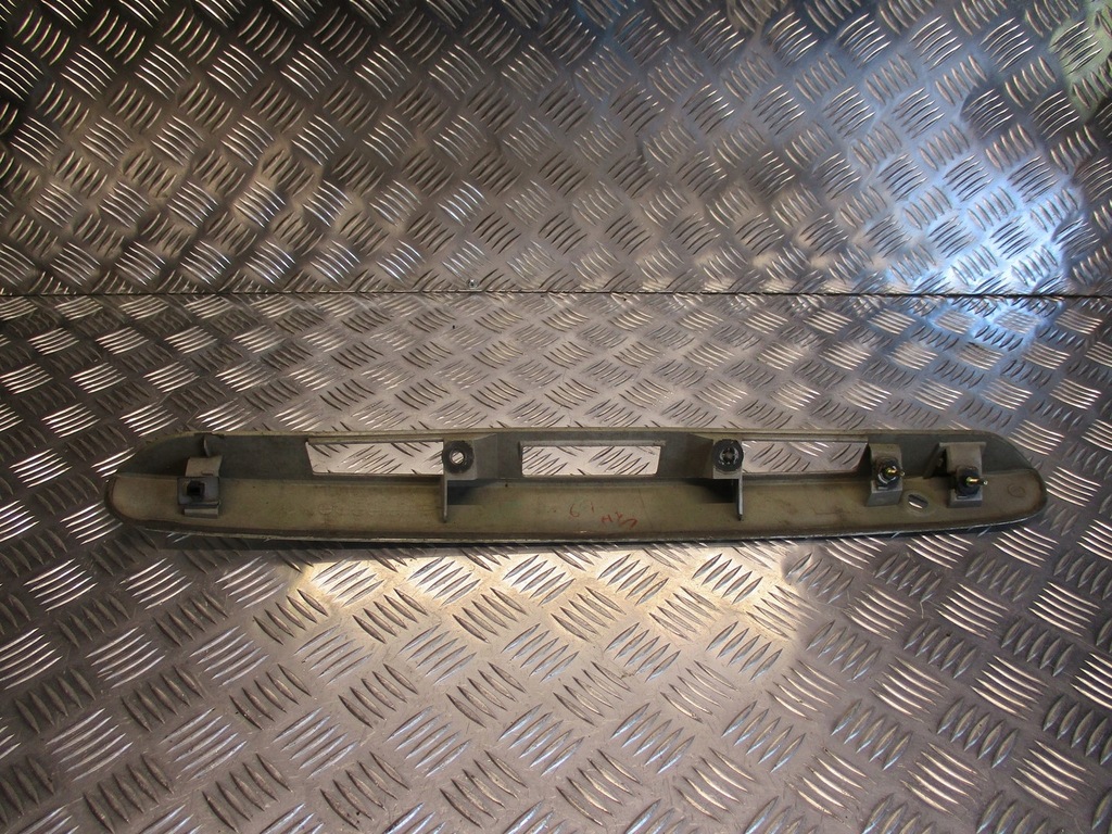 фото №2, Накладка крышки mazda premacy 22a