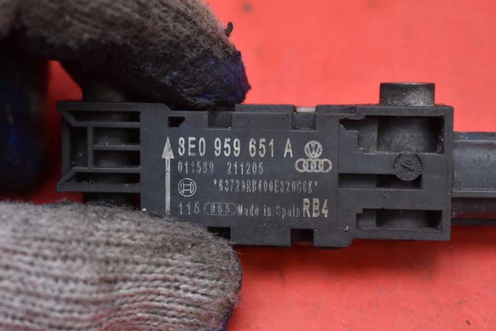 фото №7, Датчик ударный 8e0959651a audi a3 8p 04-08
