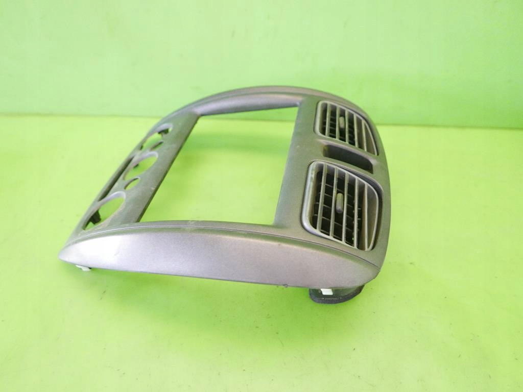 фото №5, Рамка защита радио панели решётки mazda 323f bj 00-