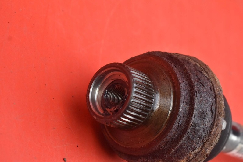 Приводной вал левая задняя автоматическая коробка передач 8r0501203c audi q5 8r 2.0 tfsi 211 km quattro 08-12 Киев