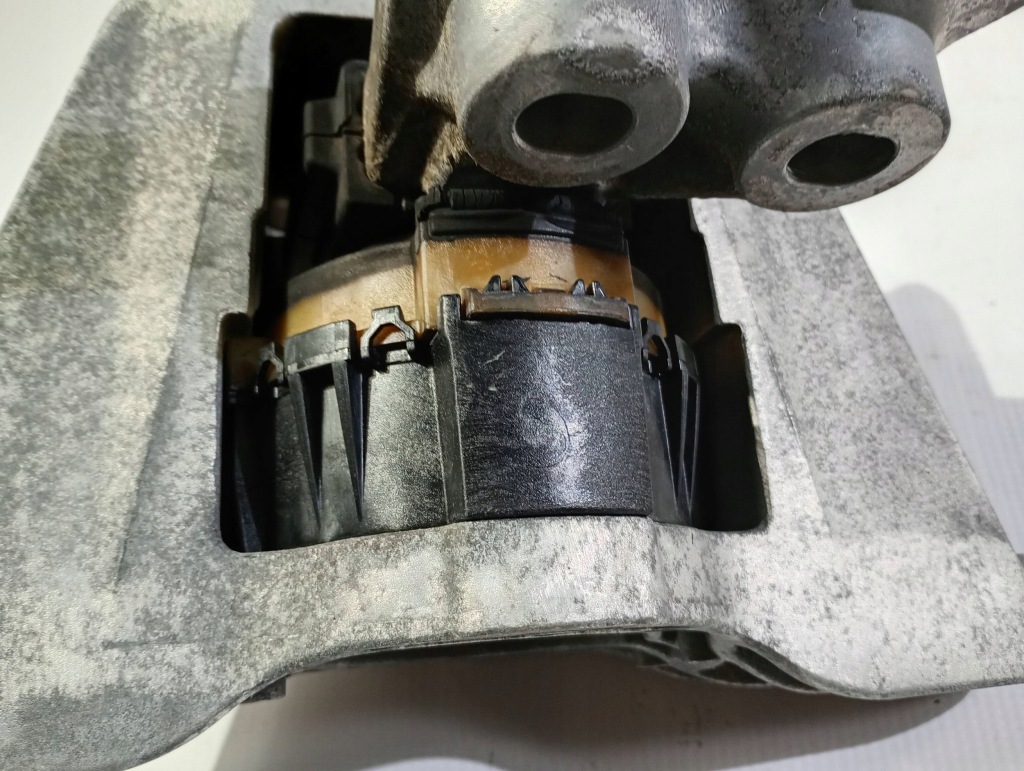 Кронштейн кронштейн подушка кронштейн двигуна chrysler pacifica 2017- Київ