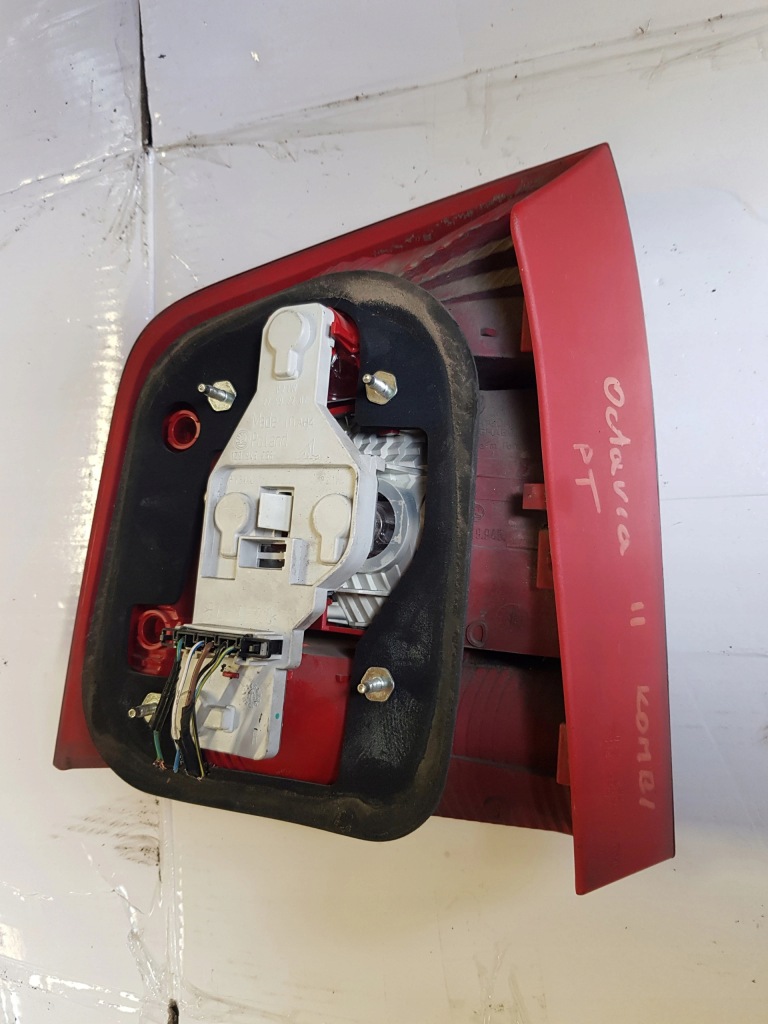 фото №5, Skoda octavia ii kombi лампа задня права 2004-08r.