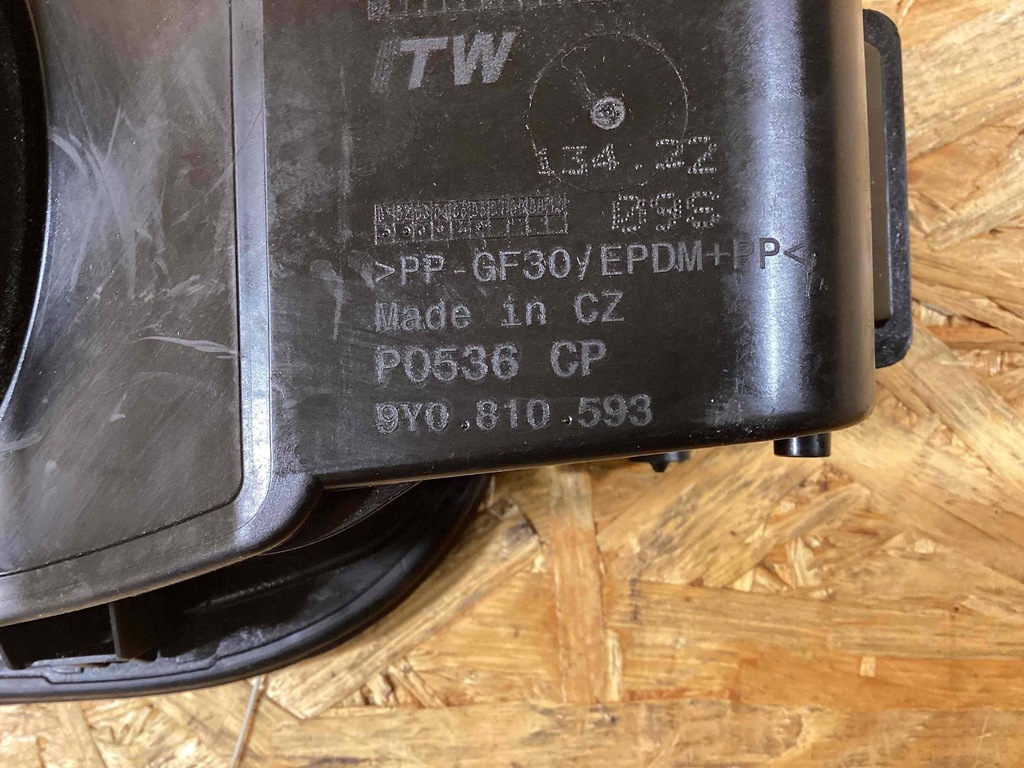 фото №5, Крышка разъём зарядки porsche cayenne 9y 9y0810593