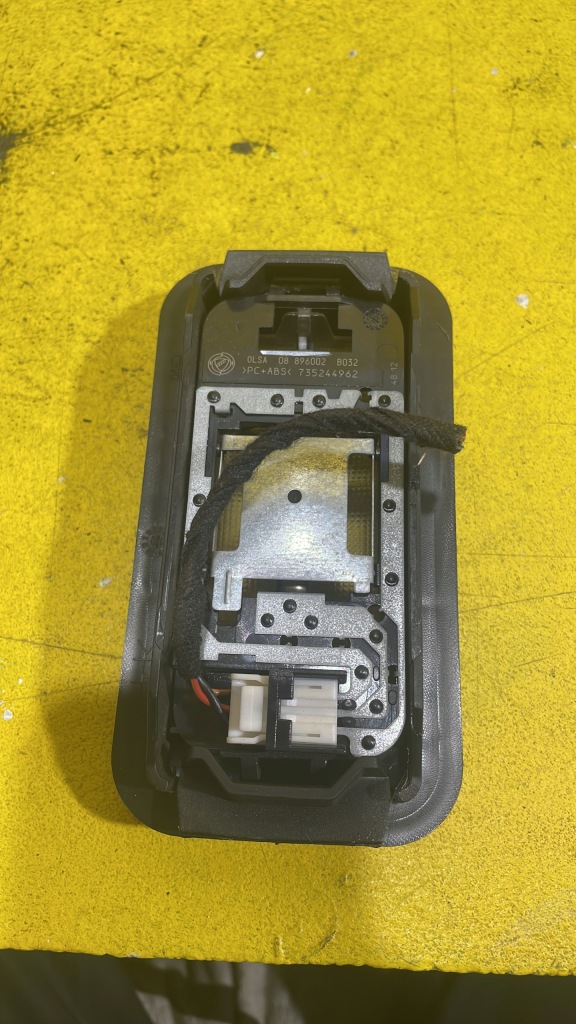 Купить Alfa romeo giulietta - лампа салона - 08896002