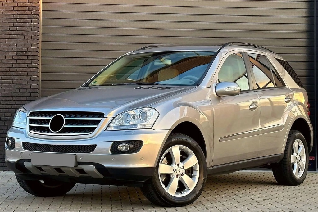 Mercedes gl x164 2006-2012 решітка впуск повітря капот ліва a1648804305 Недорого