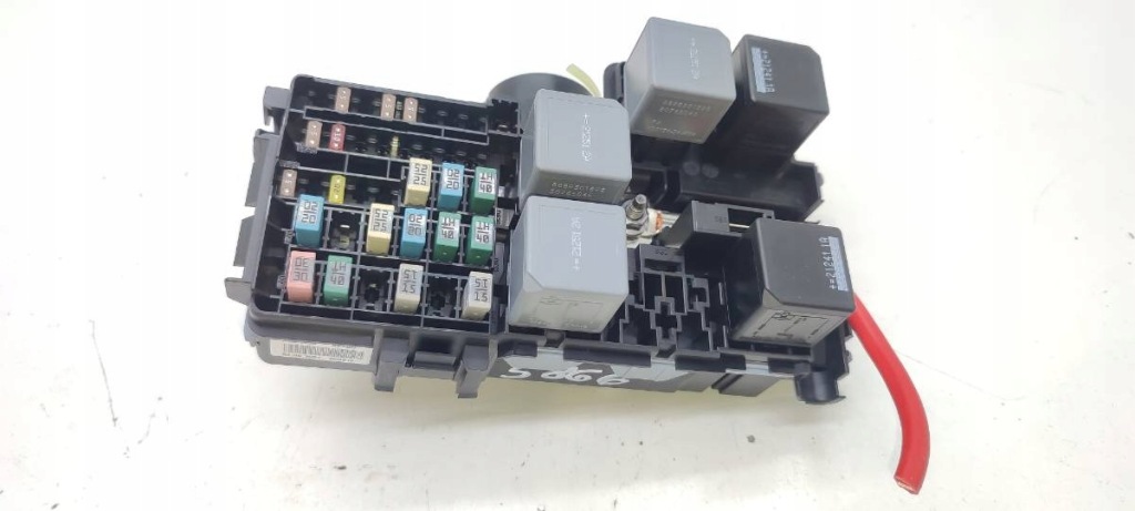 Купити Коробка запобіжників volvo s90 ii 31384034