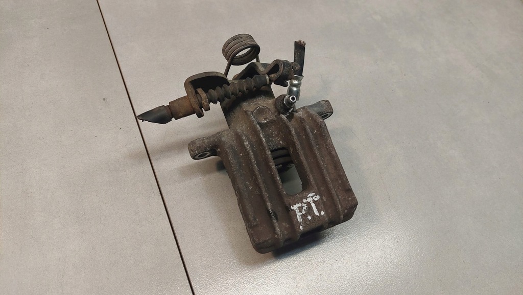 фото №5, Суппорт тормозной правый задняя audi a4 b6 1.9 tdi