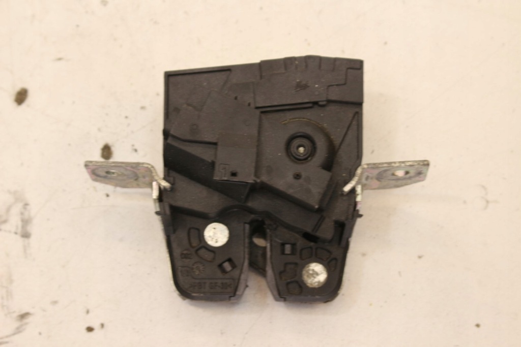 Замок крышки задний mercedes w176 Оригинал