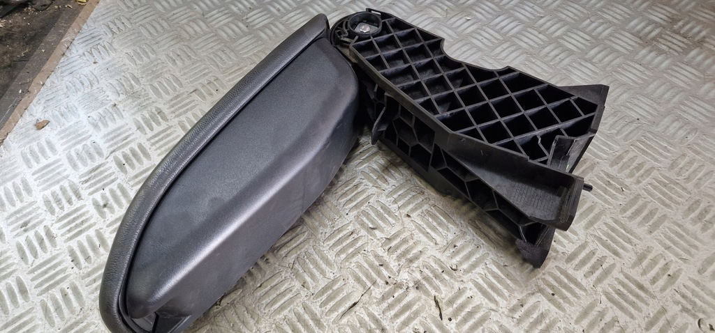 фото №7, Подлокотник перед citroen ds3