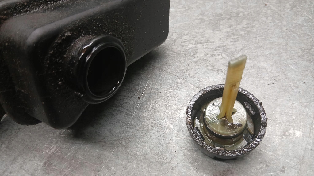 фото №5, Бачок ukł. усилителя mitsubishi space star i 1.3b 98-02r