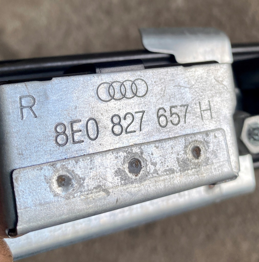 фото №6, Подсветка номерного знака audi a4 b8 8k 8e0827657h