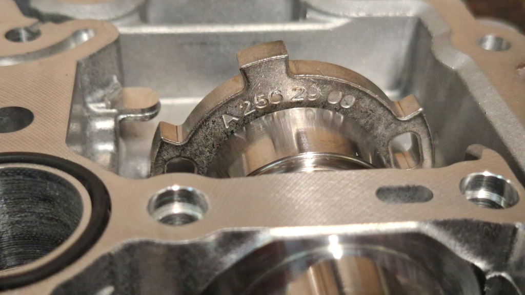 Кришка клапанів з розподільчі вали mercedes-benz a2560160200 Оригінал