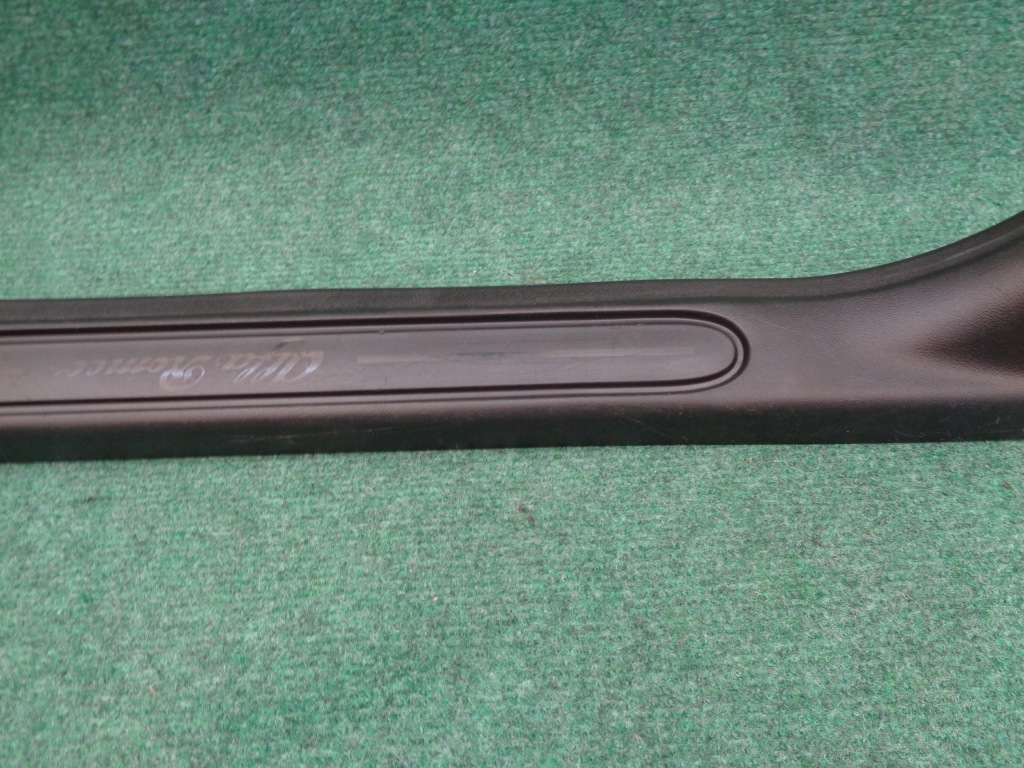 Пластик захист молдинг поріг alfa romeo 159 ліва 156037071 оригінальний номер czarna Доставка