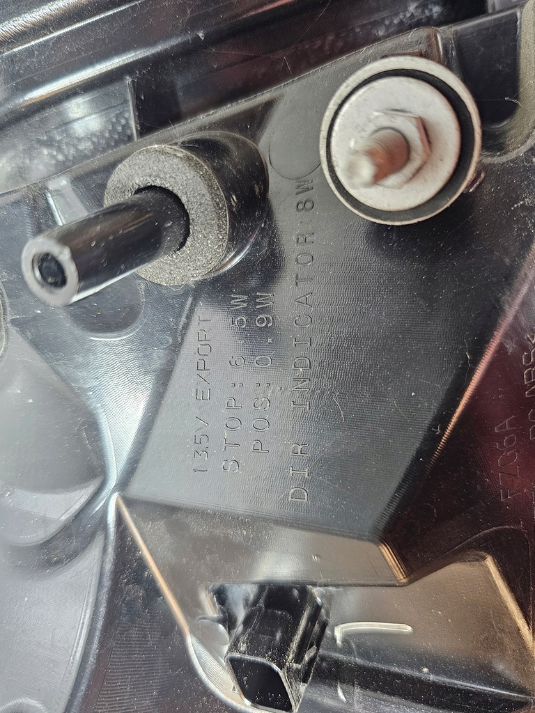 фото №9, Ford mustang 15- лампа задня права jr3b-13b504-a usa