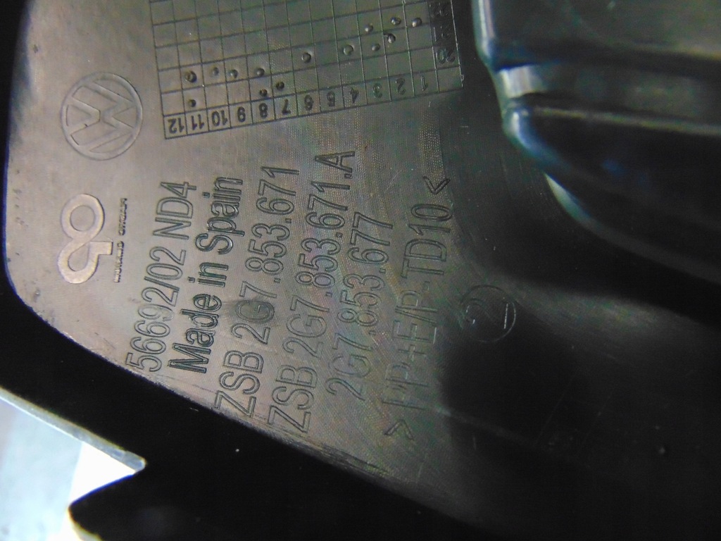 фото №10, Решётка бампера средняя перед vw taigo 2g7853671