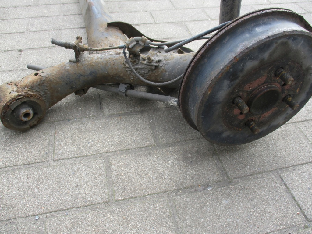 фото №6, Балка oś yaris ii 06-11 тормозные барабаны