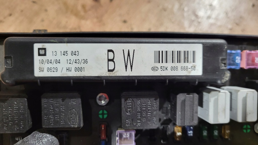 Коробка запобіжників opel astra h 1,7 cdti 13145043 в Україні