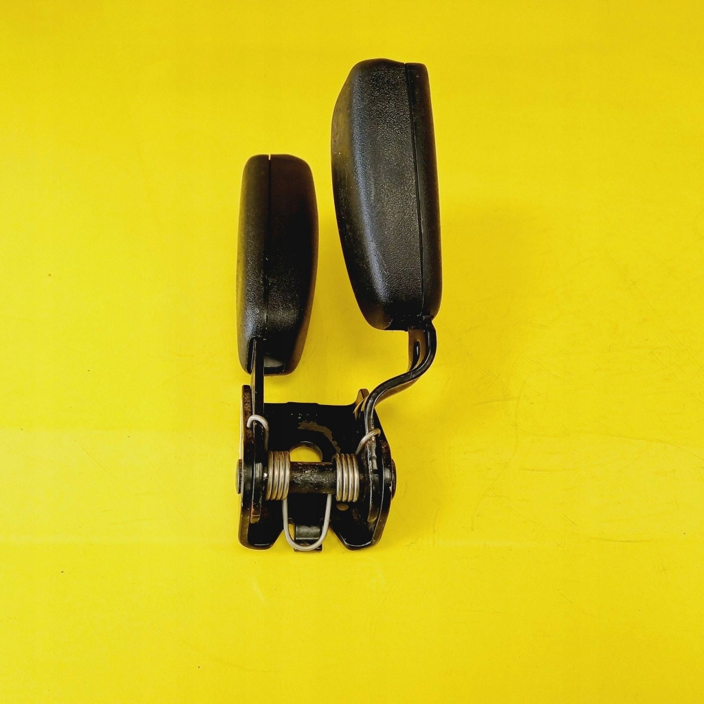 Клипса поперечина безопасности правый задний  saab 9-5 5206719 nr126 Недорого