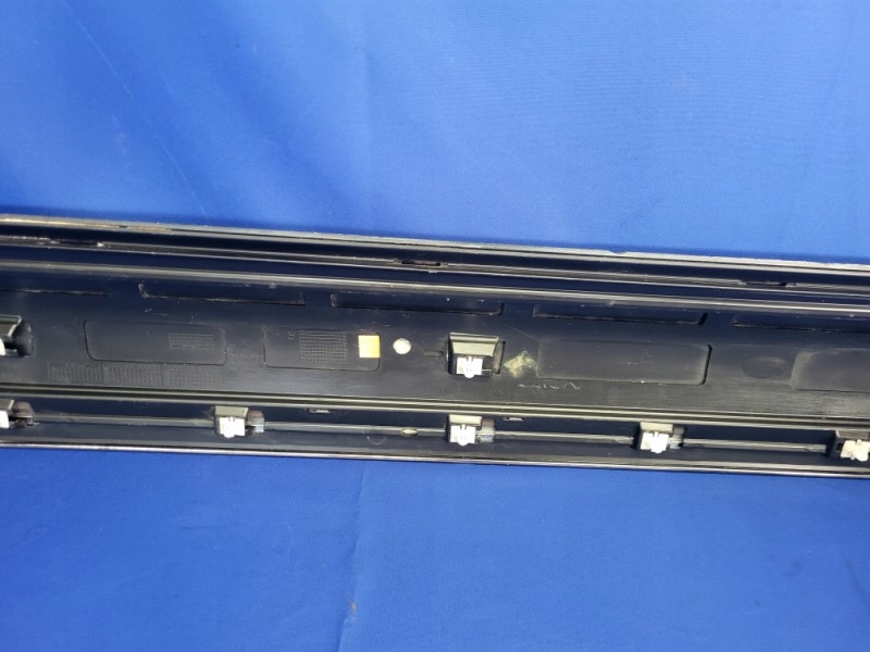 Молдинг дверь правый перед vw touareg ii Киев