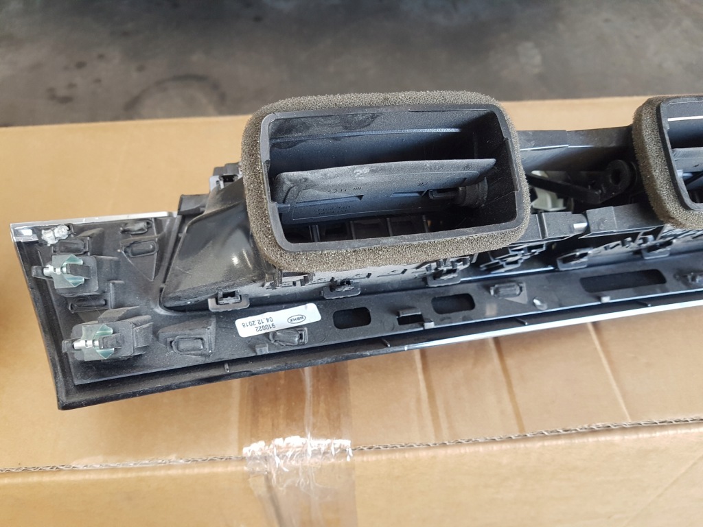 Bmw x1 f48 решітка обдув декоративна чорний блиск 9347747 Київ