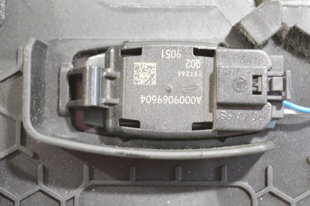 фото №6, Бардачок панелі приладової панелі пасажира europa mercedes e-klasa w213 2136800091