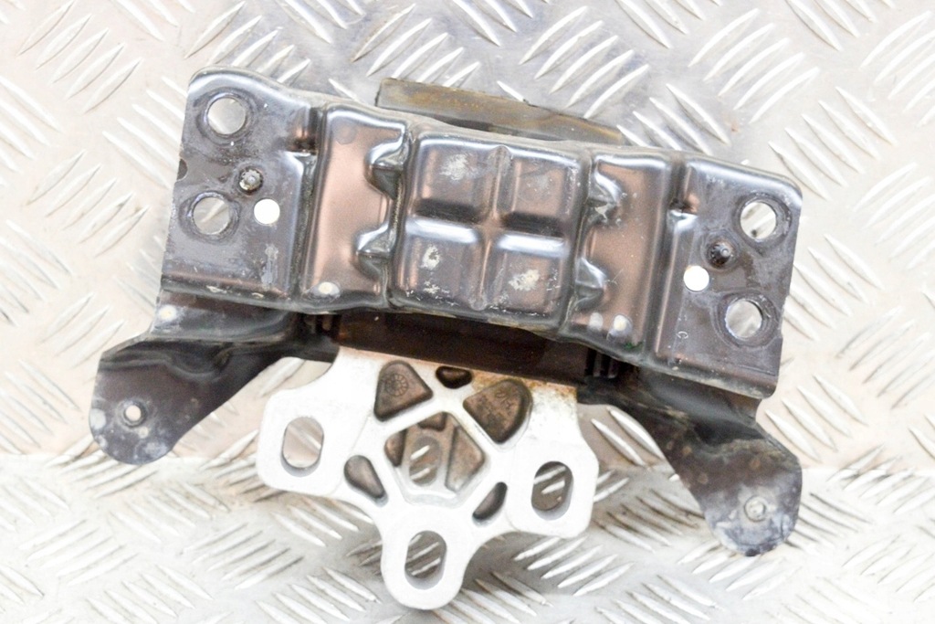 фото №5, Skoda octavia combi 5e 2.0 tdi rs левая сторона крепления двигателя 5q0199555bj