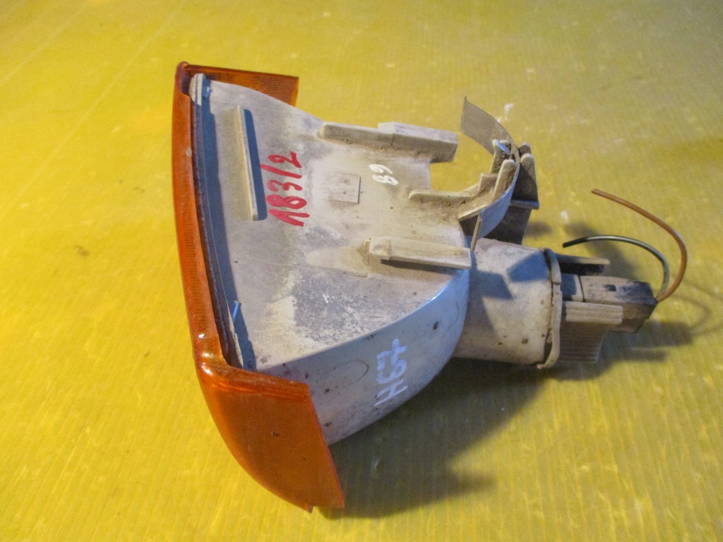 фото №7, 183/2 поворотник поворотник ліва перед opel corsa a 83-90r. 006341 90166993