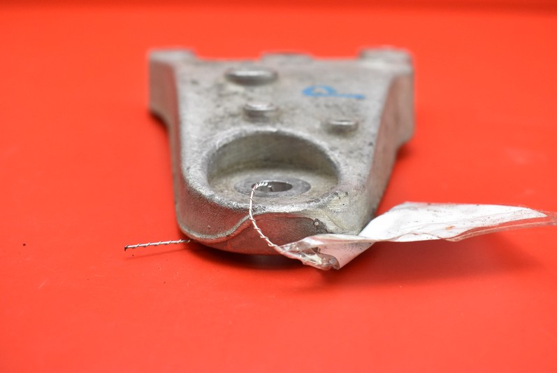 фото №6, Подушка кронштейн двигателя cgp 6q0199185s vw polo 5 v 6r 1.2 12v 70km 09-17