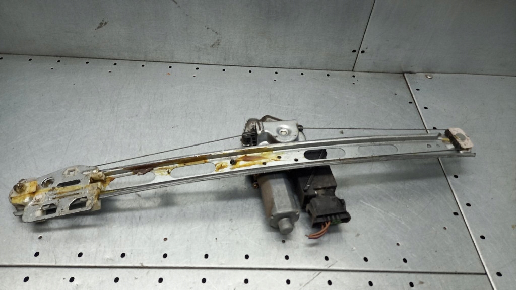 Підйомник правий перед mercedes benz a140 w168 99r 1.4b в Україні